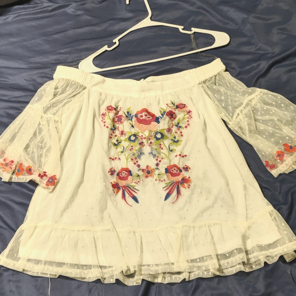 Umgee small off shoulder lace embroidered blouse